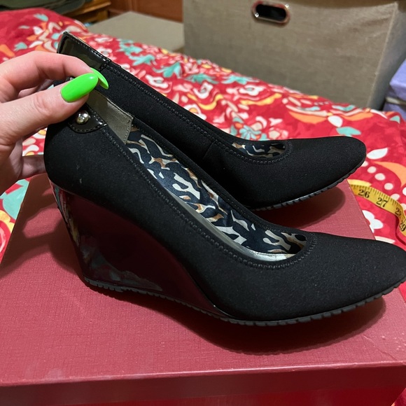 Anne Klein Sport Wedge Size 8
